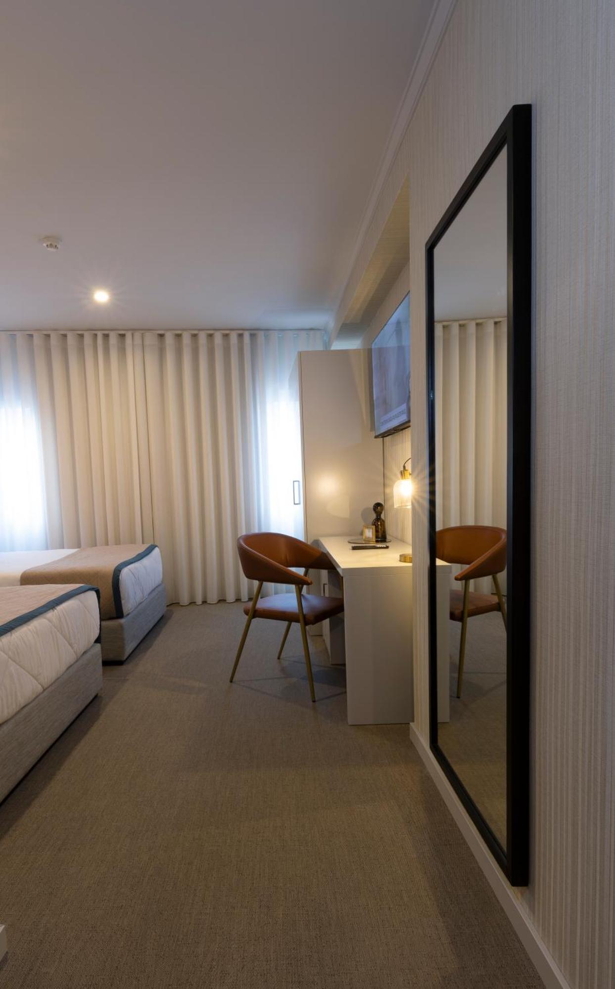 America Hotel 3*